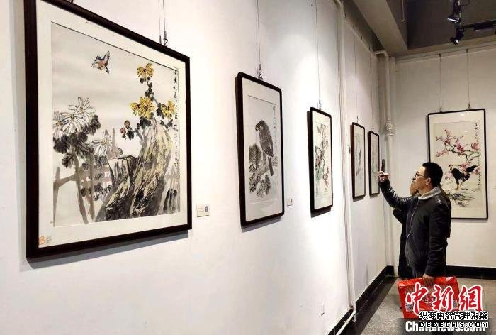 天津花鸟四家书画作品联展。　钟欣 摄